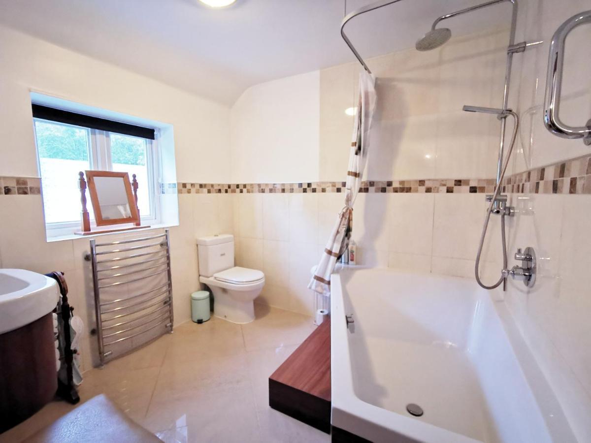 Minutes From Lyme Regis Self-Catering Suite With Stunning Countryside Views & Double Bath Axminster Exteriör bild